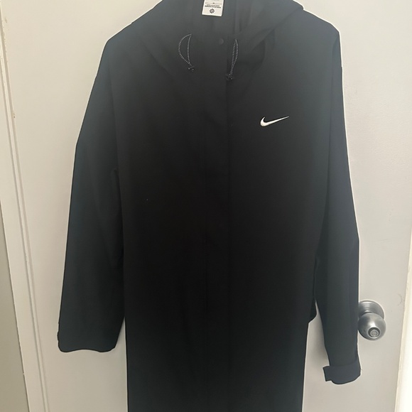 Nike Women’s Plus Storm-Fit Woven Parka - Picture 3 of 5